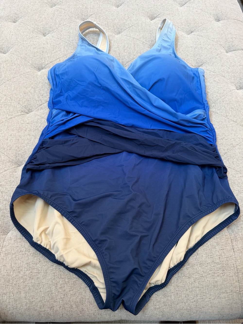 EUC lands end size 18 slimming swimsuit one piece ombré blue
